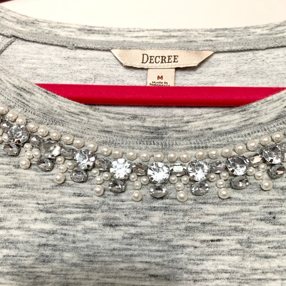 Gray rhinestone/pearl collar sweater - Picture 5 of 6